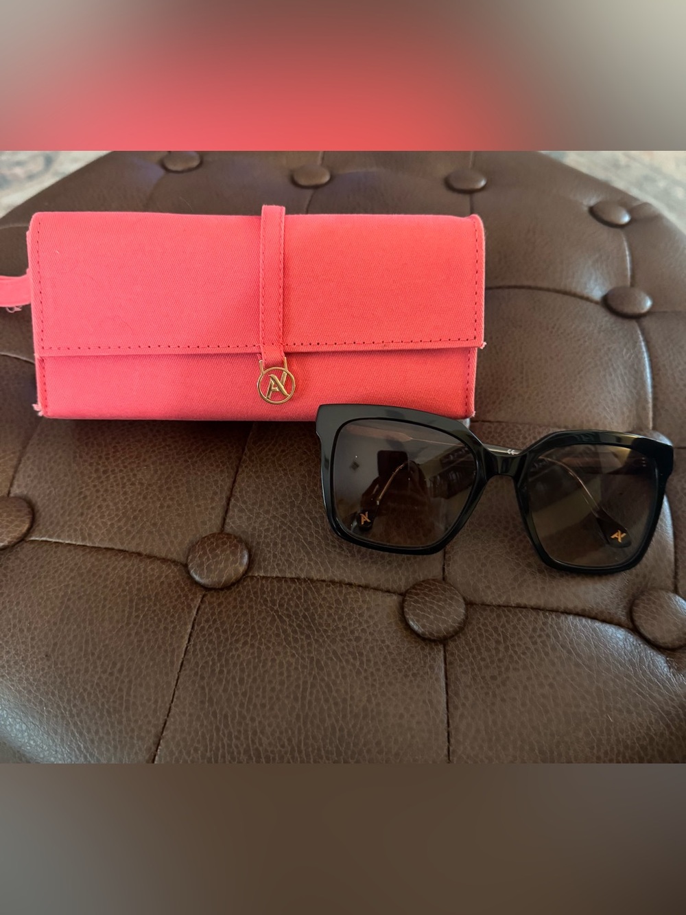 YALEA Women's Black Cat-Eye Sunglasses with Pink Case
